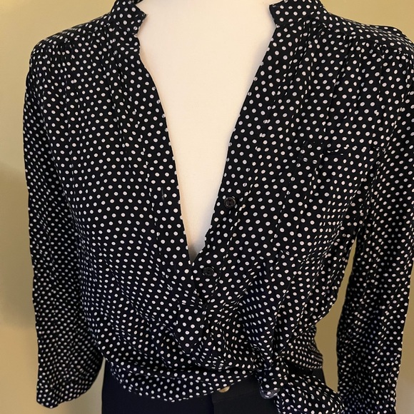 Market & Spruce beautiful Navy and white dot blouse Large - Picture 9 of 12